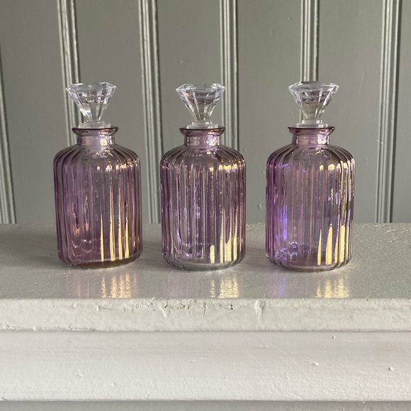 NWT 3 Beautiful Iridescent Purple Decorative Ribbed Glass Bottles w/ Diamond Top - Picture 1 of 17